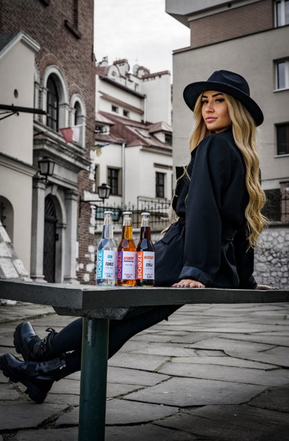 Booze-Alkoholfree-Drinks-Model-Shot