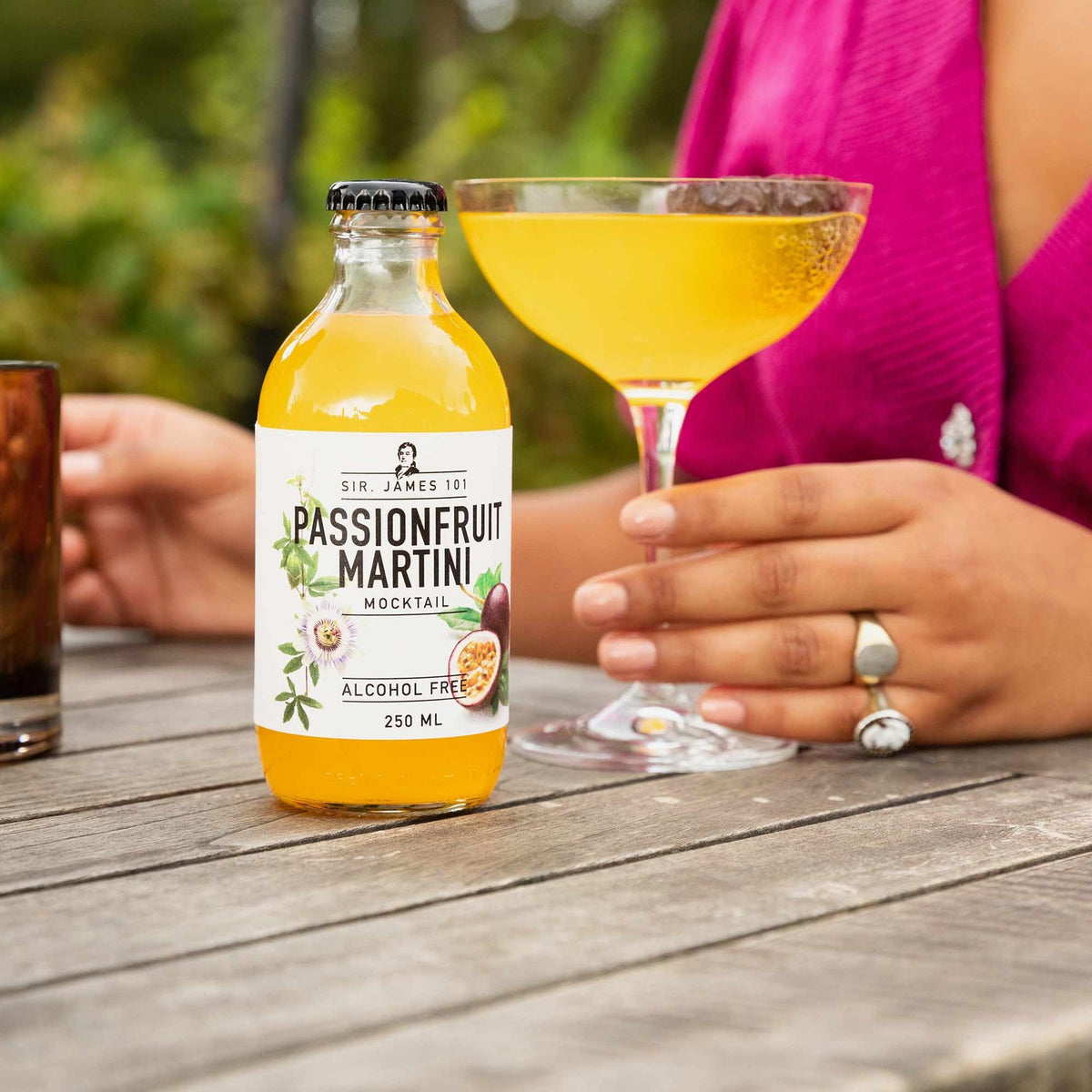 SIR-JAMES-101-PASSIONFRUIT-MARTINI-Mocktail-Alcohol-Free-Kiste-24-x-250-ml-Holland